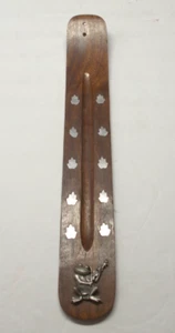 Soporte para palo de incienso de madera con incrustación de peltre con rana 3D tocando violín - Imagen 1 de 5