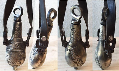 MILITARIA ANCIENNE POIRE A POUDRE BRONZE OUVRAGÉ à bouchon XIXè ORIENTALISTE - Photo 1/4
