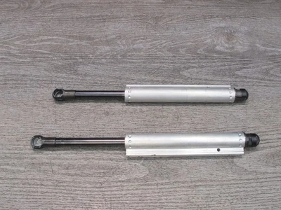 08-13 BMW E88 135I CONVERTIBLE JUEGO DE 2 TECHO SUPERIOR CILINDRO HIDRÁULICO SOPORTE OEM Foto 1 de 4