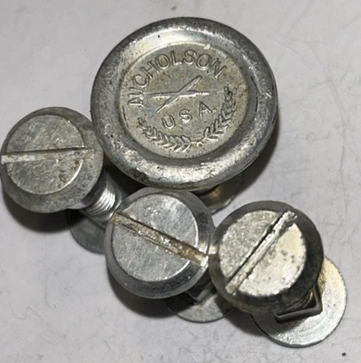 Sierra de mano vintage Nicholson medallón aluminio con tres tornillos tuerca pernos  Foto 1 de 2