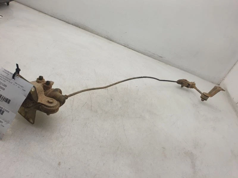 1989 TOYOTA 4RUNNER SR5 3.0L 4WD MT BRAKE PROPORTIONING VALVE  - Image 1 of 4