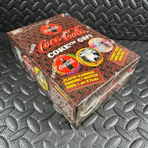 COCA-COLA CONFEZIONE 36 TAPPI COCA COLA POGS/SLAMMERS SIGILLATI COLLECTION-A-CARD 1995 5 PER CONFEZIONE! - Foto 1 di 9