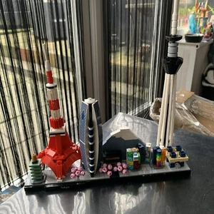 LEGO ARCHITECTURE: Tokyo (21051) - Foto 1 di 8