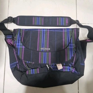 Vintage NEW Dakine Girls Messenger Lg Shoulder Tote Laptop Bag Plaid Black Multi - Afbeelding 1 van 2