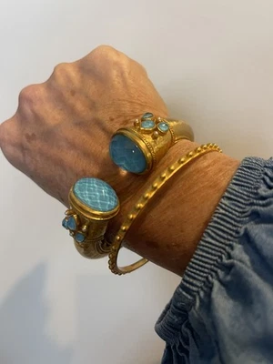 Brazalete brazalete con bisagras azul iridiscente Julie Vos placa de oro de 24 k y perlas Foto 1 de 4