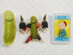 Menge 3 RICK und Morty "Pickle Rick" Sammlerstück geformte Knöpfe Serie 1 NEU - Bild 1 von 7