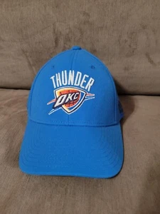 NEU Adidas OKC Oklahoma City Thunder NBA Big Logo Fitted Stretch S M Mütze Cap - Bild 1 von 5
