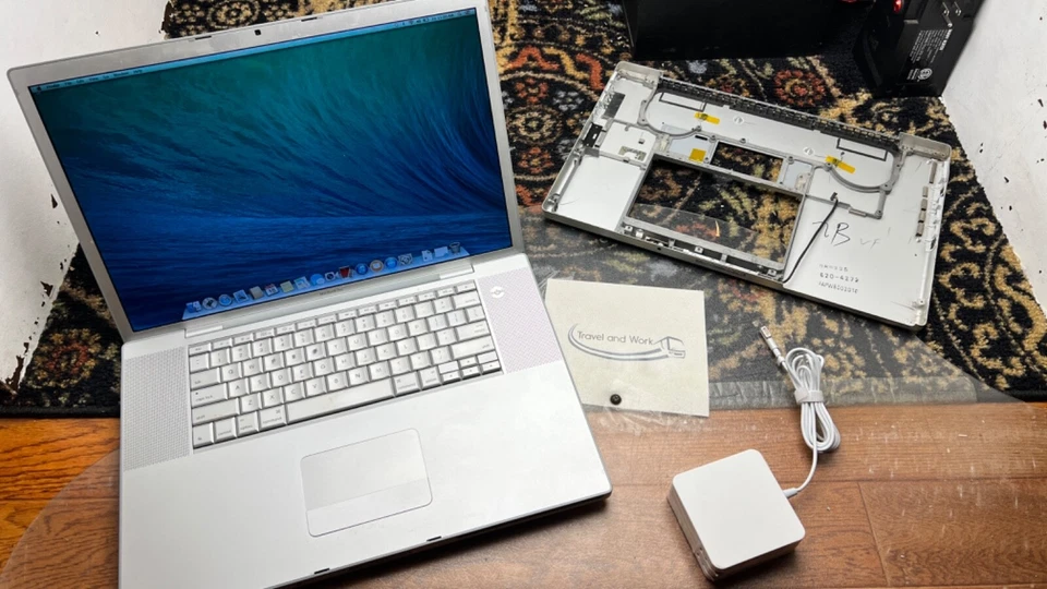  Apple MacBook Pro 17", 2008 2.5GHz Core 2 Duo Bundle (NEW Batt & Charger) NICE - Image 1 of 4