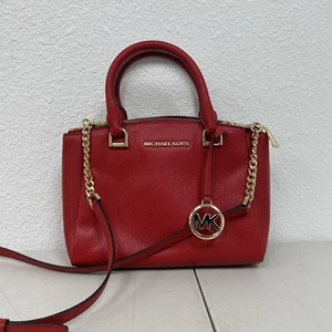 Bolso bandolera pequeño convertible Michael Kors Ellis rojo cuero guijarros - Imagen 1 de 10