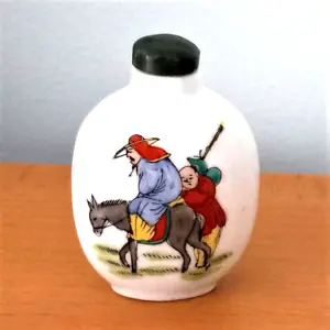 VINTAGE CHINESE PORCELAIN HAND PAINTED SNUFF BOTTLE - Picture 1 of 8