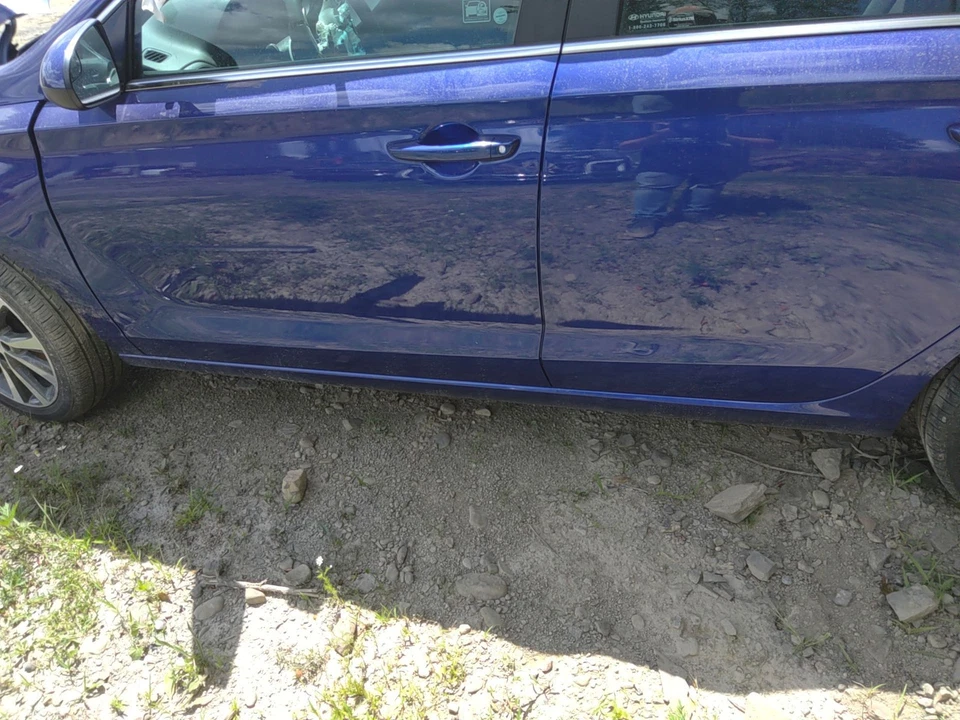 20 HYUNDAI ELANTRA Rocker Moulding Left Drivers Side - Image 1 of 1