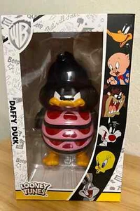 Looney Tunes Get Animated x Chino Lam Daffy Duck Vinyl figure - Picture 1 of 2