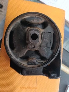 Supporto Motore Anteriore GOLF II, JETTA II, SCIROCCO,   SU GOMMA COD 191199262A - Picture 1 of 6