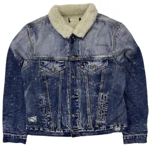 Chaqueta de mezclilla sherpa blanqueada con manchas blanqueada para hombre de Darc Sport en mediana - Imagen 1 de 6