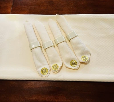 NEW tablecloth and napkin & Napkin ring set cream square design - Image 1 of 4