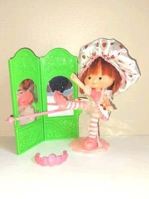 Muñeca bailarina vintage Strawberry Shortcake con espejo y barra de ballet Foto 1 de 4