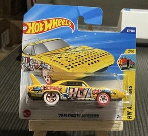 Tarjeta internacional Hot Wheels 2025 amarillo 70 Plymouth Super Bird HW Art Cars 7/10 #87 - Imagen 1 de 2