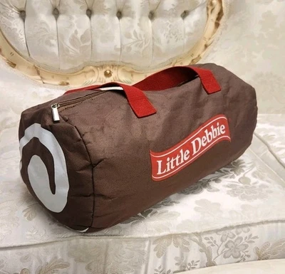Bolso de Gimnasio de Lona Promocional Little Debbie Swiss En Forma de Rollo Raro Foto 1 de 4