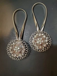 Corbatas Cortina Flor Cristal PLATA Magnéticas Juego De 2 Nuevas Caja Abierta - Imagen 1 de 6
