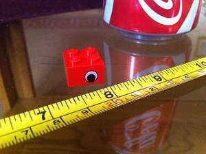Lego Red Eye Block Collectable Vintage Toy Original - Picture 1 of 3