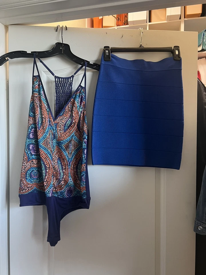 Bebe тела костюм цветочный синий XS и юбка синий размер S - Изображение 1 из 4