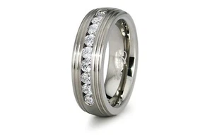 Anello Uomo Titanio 8mm Fascia Canale Centro Segmento Eternità Zirconi Pietre Linea Deta - Foto 1 di 2