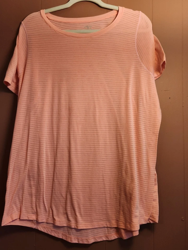 Camiseta deportiva coralina XXL Athletic Works para mujer  Foto 1 de 4