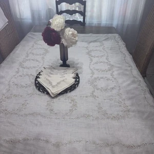 Vtg, Hand Embroidered Tablecloth & Set Of 6 Napkins 65x51 READ - Picture 1 of 6
