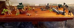 Vintage Army Men Toys (40 Pieces) - Picture 1 of 5