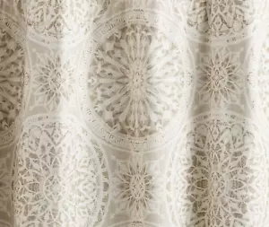 ZWEI Pottery Barn Riley Medaillon Druck Leinen Verdunkelungsvorhänge 50"x84" Taupe - Bild 1 von 6