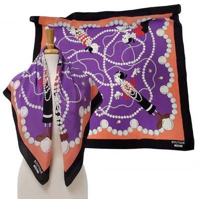 Cachecol Moschino Boutique estampado óleo oliva pérola crepe seda quadrado 34" - Imagem 1 de 4