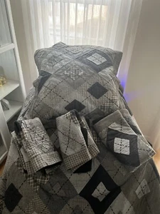 Edredón y 4 fundas de almohada Pottery Barn 86”X86” de algodón con retazos artesanales - Imagen 1 de 12