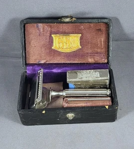 Vintage GEM - Stile 1912 - Rasoio DAMASCENO bordo singolo - PULITO - con custodia e lame - Foto 1 di 8