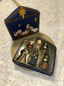 Vintage religiöse Krippe Set Szene 6 Stück Resin Figuren mit Filz Applikation Box - Bild 1 von 11