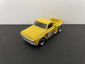 Camioneta pickup Chevy Hot Wheels Custom '69 amarilla multipack exclusiva - Imagen 1 de 7