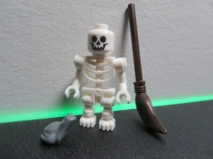 Lego Skeleton Minifigure, Broom, Grey Toad - Bild 1 von 1
