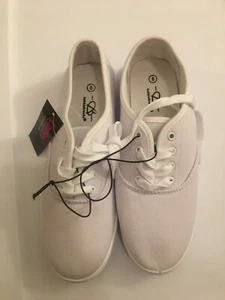 Bobbie Brooks White Tennis Shoes Womens Size 8-9 Laces Flat Crafters Solid NEW - Picture 1 of 15
