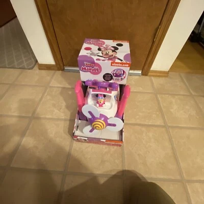 Paseo en avión de actividad Kiddieland Disney Minnie Foto 1 de 4