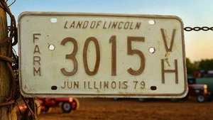 Illinois License Plate 1979 Tag # 3015-VH Brown/White Farm Good Cond. - Picture 1 of 1