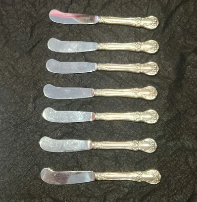 Cuchillo esparcidor de mantequilla de plata Olde Master (Sterling, 1942) de Towle 5 3/4" Foto 1 de 4