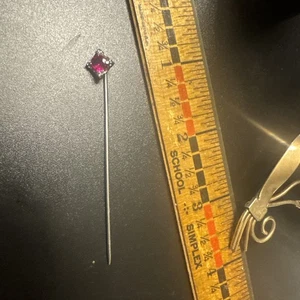 Art Deco Stecknadel 14 Karat Weißgold mit synthetischem rosa Saphir  - Bild 1 von 6