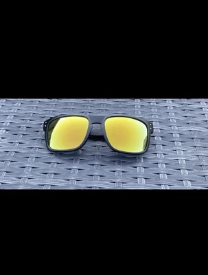 🔥 Marcos negros mate estilo Holbrook con inserción blanca y lente UV400 amarilla Foto 1 de 2