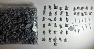 “LOT” Revell # 02516 WWII Siberian Riflemen 1/72 Scale Models 656 Figs 992 Pcs - Picture 1 of 7