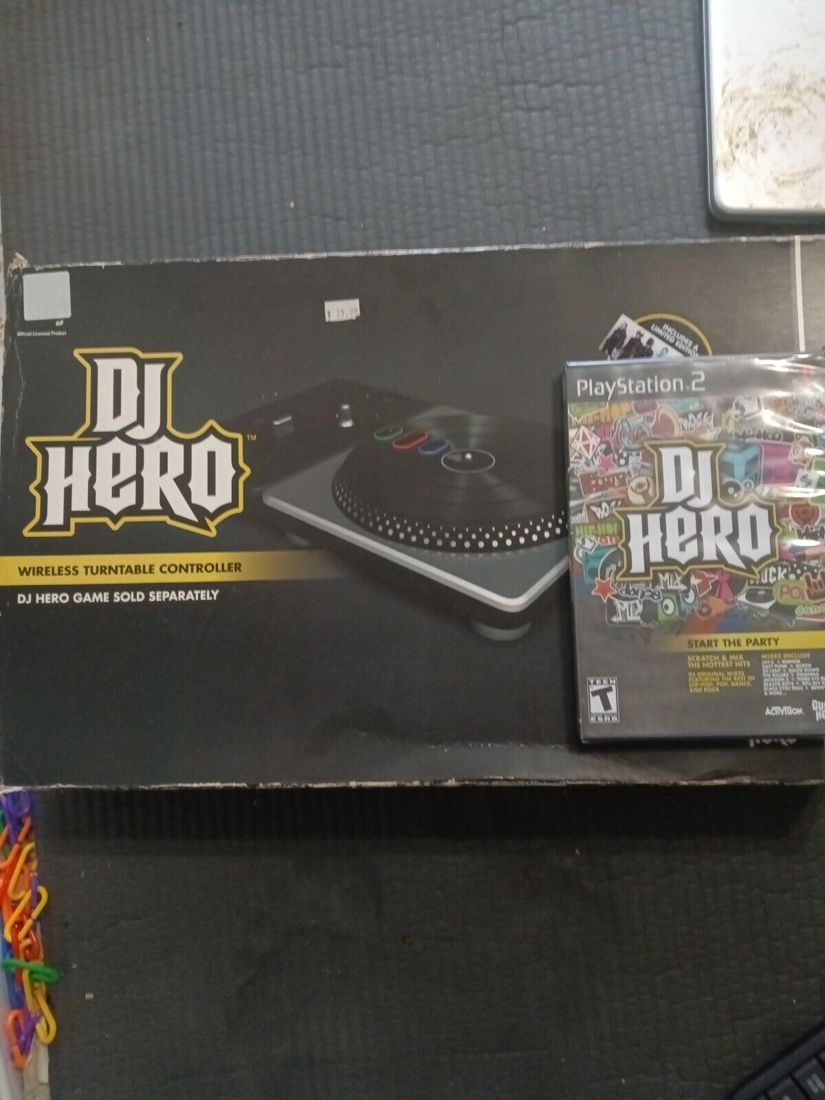DJ Hero (Sony PlayStation 2 & 3, 2009) CIB Game and Turntable and Dongle 