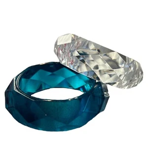 Set di due bracciali in plastica vintage - Foto 1 di 5