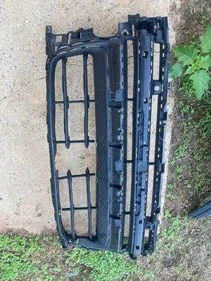 REJILLA CENTRAL PORSCHE MACAN OEM 2022-2024 95B807683CE agrietada Foto 1 de 4