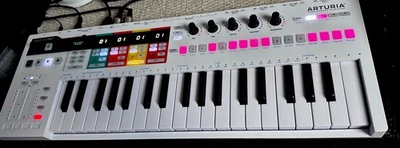 Arturia Keystep Pro, Midi Keyboard Controller & sequencer - Image 1 of 4
