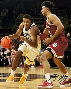 FOTO FIRMADA POR KRIS MURRAY 8x10 IOWA BALONCESTO AUTÓGRAFO CERTIFICADO DE AUTENTICIDAD AUTÉNTICO - Imagen 1 de 2