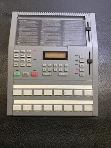 Alesis HR-16 Sample-Based Digital DRUM MACHINE NOT WORKING (F15) - Picture 1 of 2