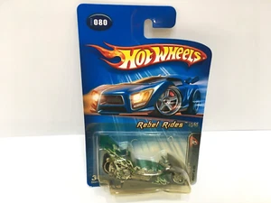 2005 Hot Wheels Rebel Rides 5 of 5 FIGHT BIKES Green Collector 80 Diecast - Picture 1 of 4